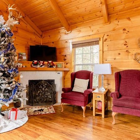 Cozy Cabin W/Hot Tub & Wifi In Gatlinburg Vila Exterior foto