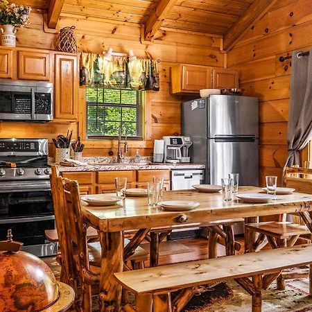 Cozy Cabin W/Hot Tub & Wifi In Gatlinburg Vila Exterior foto