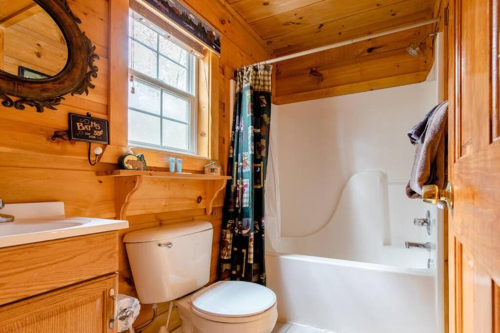 Cozy Cabin W/Hot Tub & Wifi In Gatlinburg Vila Exterior foto