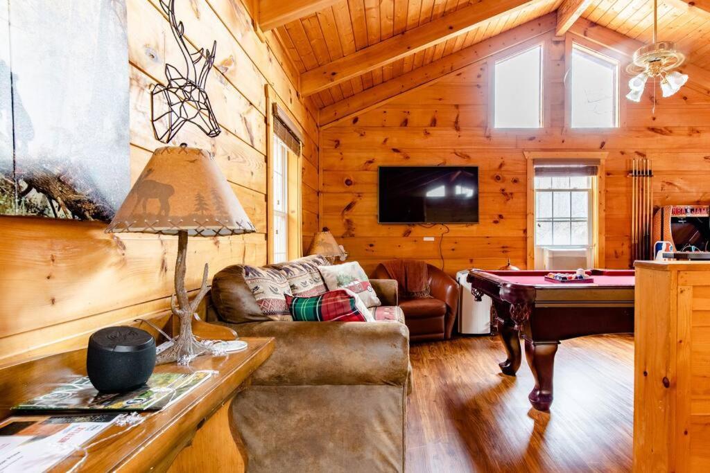 Cozy Cabin W/Hot Tub & Wifi In Gatlinburg Vila Exterior foto