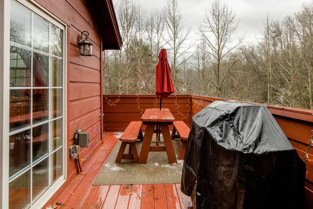 Cozy Cabin W/Hot Tub & Wifi In Gatlinburg Vila Exterior foto