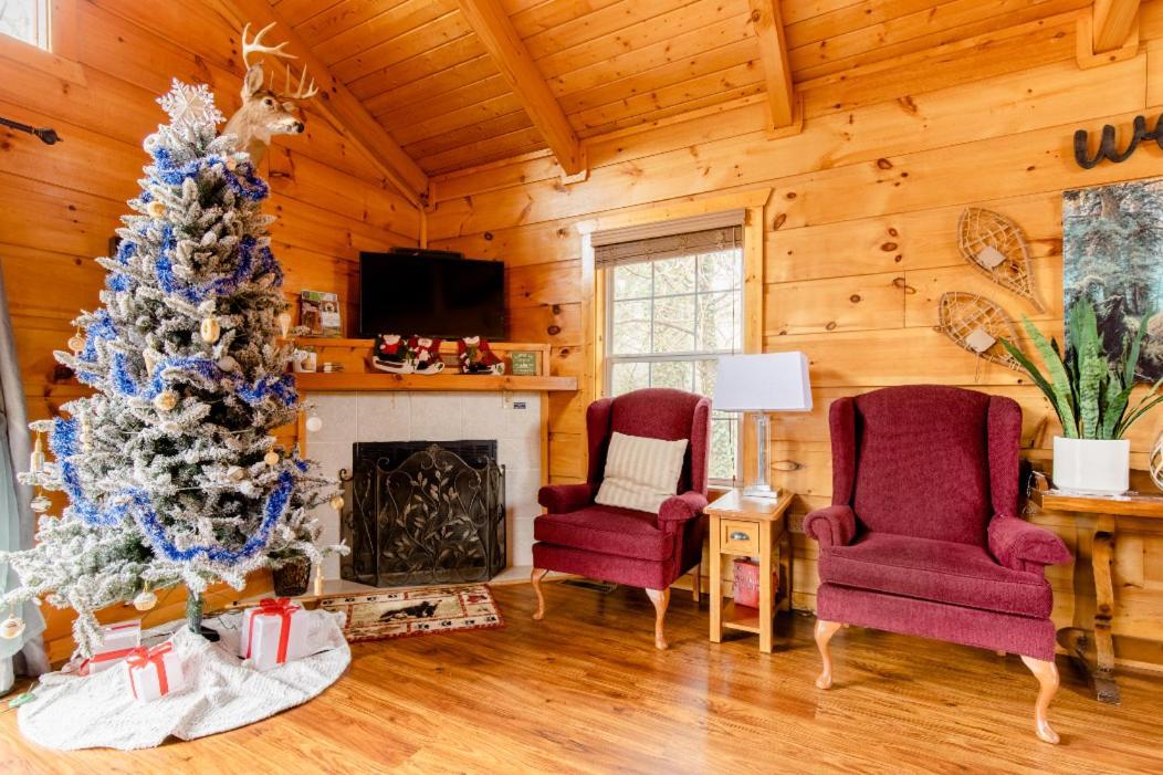 Cozy Cabin W/Hot Tub & Wifi In Gatlinburg Vila Exterior foto
