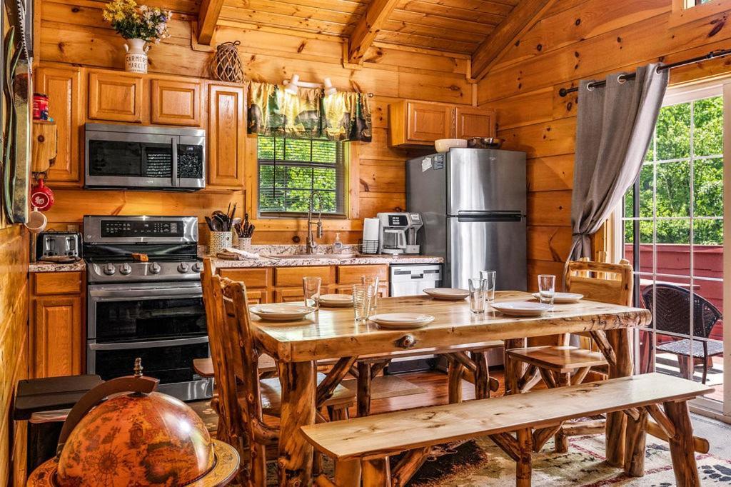 Cozy Cabin W/Hot Tub & Wifi In Gatlinburg Vila Exterior foto